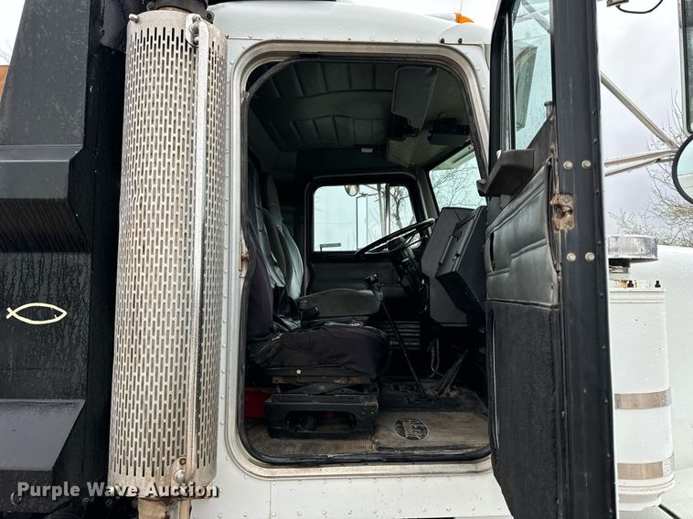 image for item EH6643 1989 Peterbilt 357 dump truck