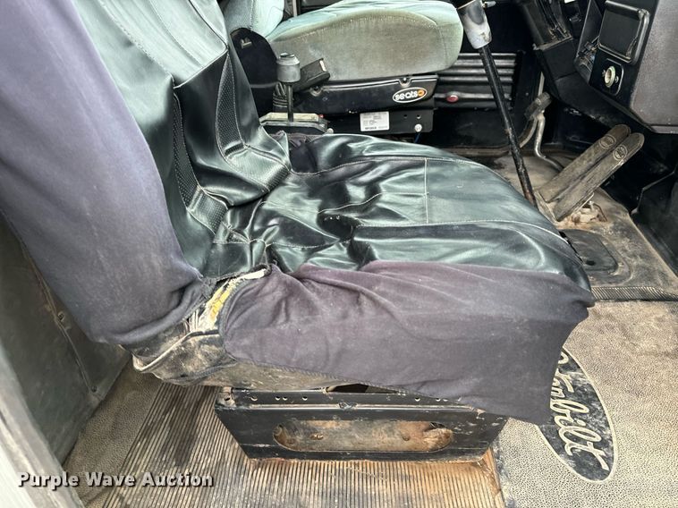 image for item EH6643 1989 Peterbilt 357 dump truck