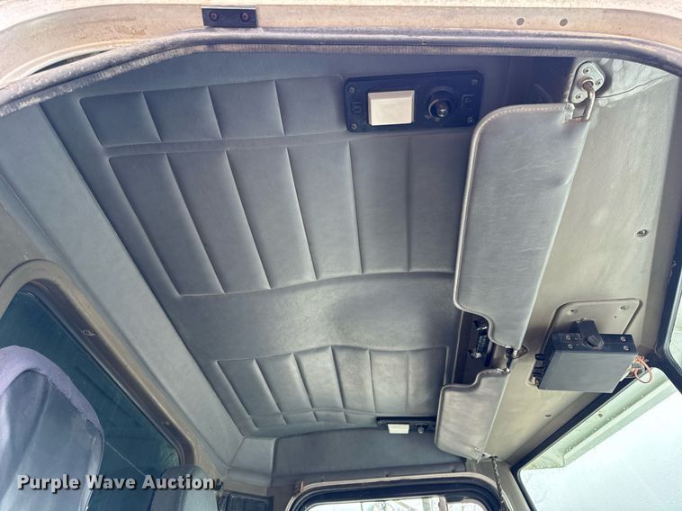 image for item EH6643 1989 Peterbilt 357 dump truck