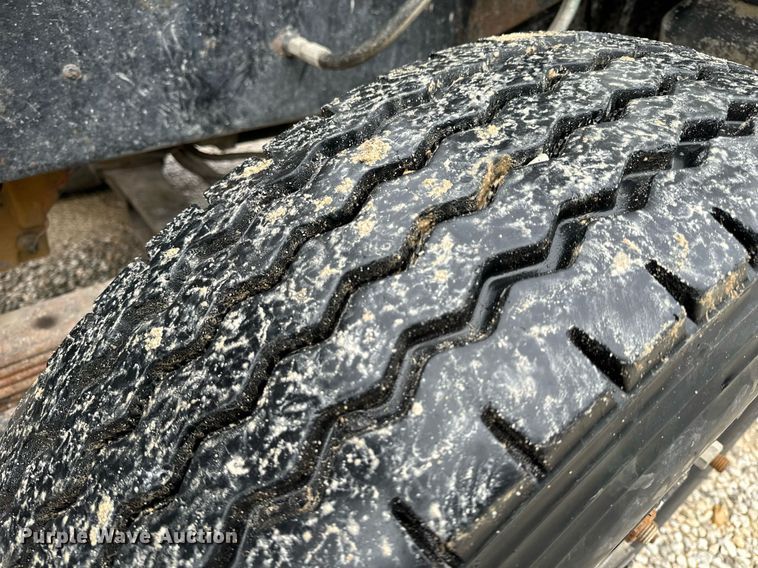 image for item EH6643 1989 Peterbilt 357 dump truck