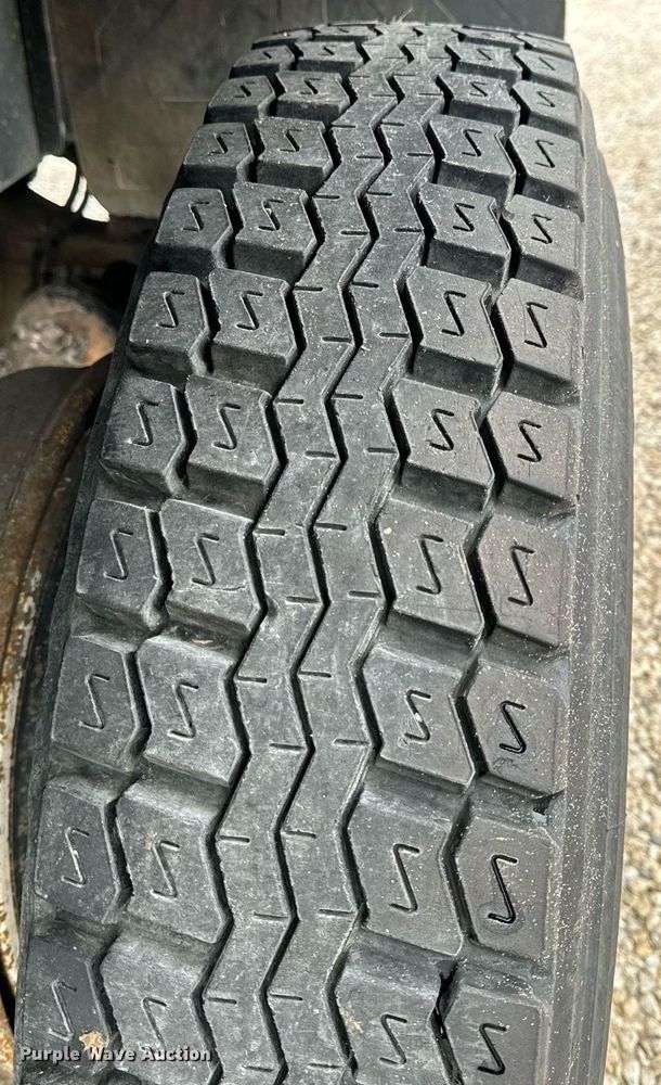 image for item EH6643 1989 Peterbilt 357 dump truck