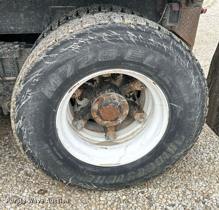 image for item EH6643 1989 Peterbilt 357 dump truck