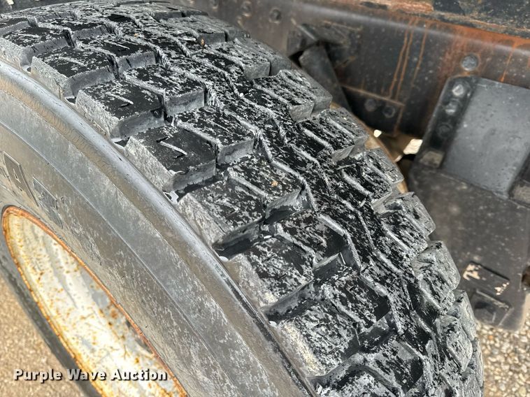 image for item EH6643 1989 Peterbilt 357 dump truck