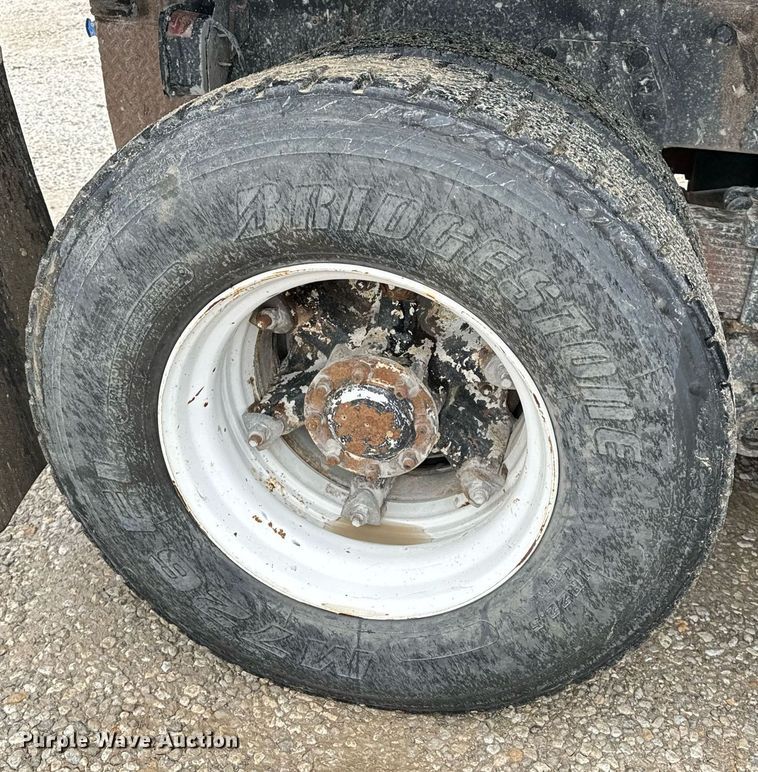 image for item EH6643 1989 Peterbilt 357 dump truck