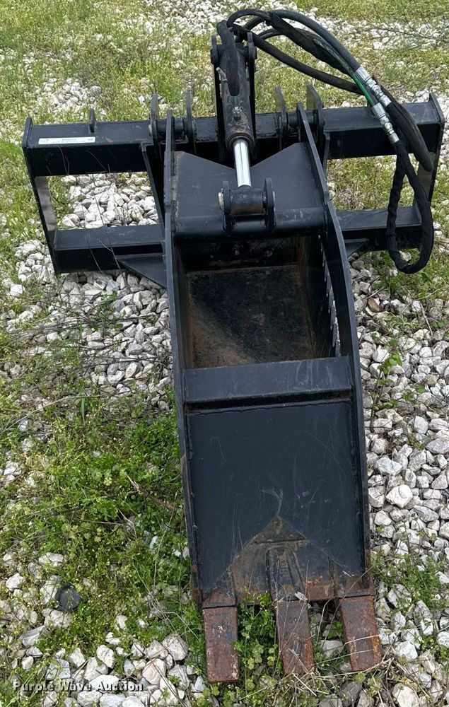image for item EH6664 Titan skid steer grapple bucket