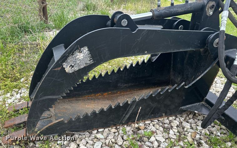 image for item EH6664 Titan skid steer grapple bucket
