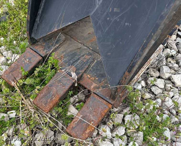 image for item EH6664 Titan skid steer grapple bucket