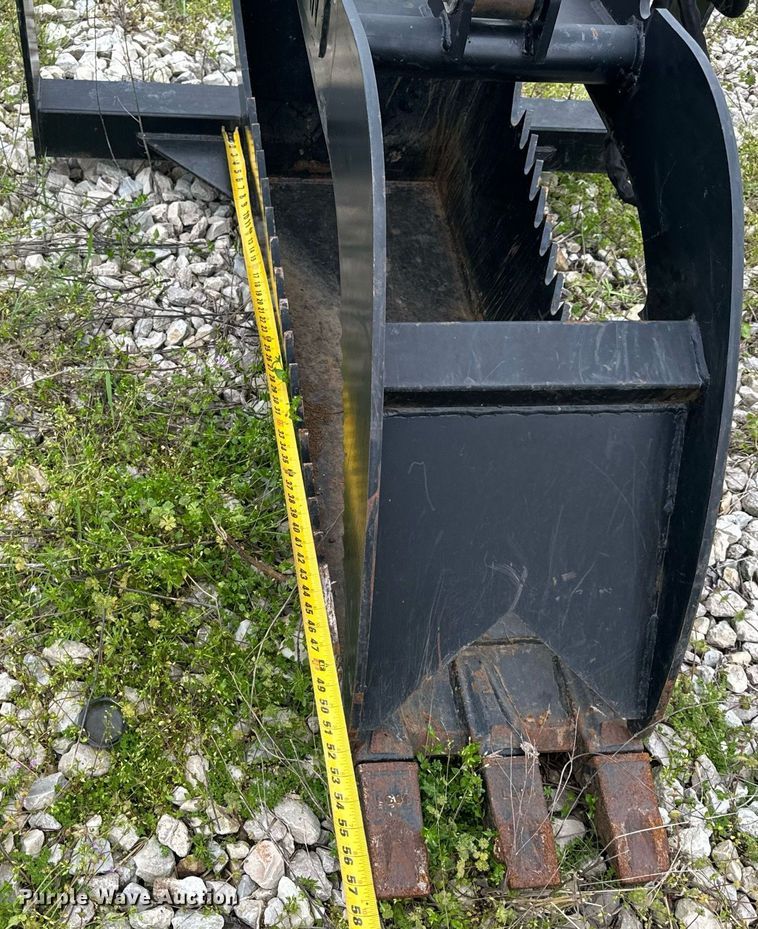 image for item EH6664 Titan skid steer grapple bucket