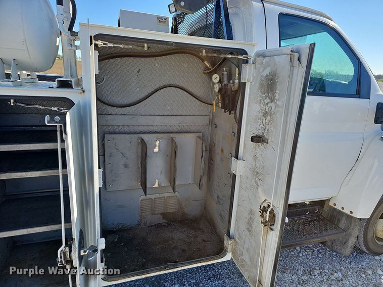 image for item EJ6255 2006 Chevrolet C4500 utility / service truck