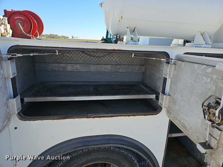 image for item EJ6255 2006 Chevrolet C4500 utility / service truck