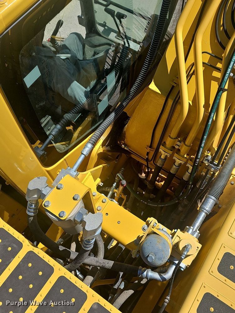 image for item EJ6258 2019 Komatsu  PC240LC-11 excavator