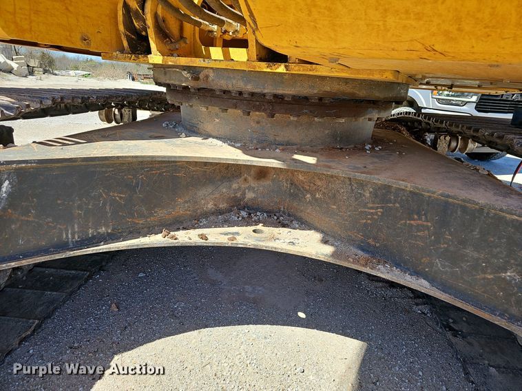 image for item EJ6258 2019 Komatsu  PC240LC-11 excavator