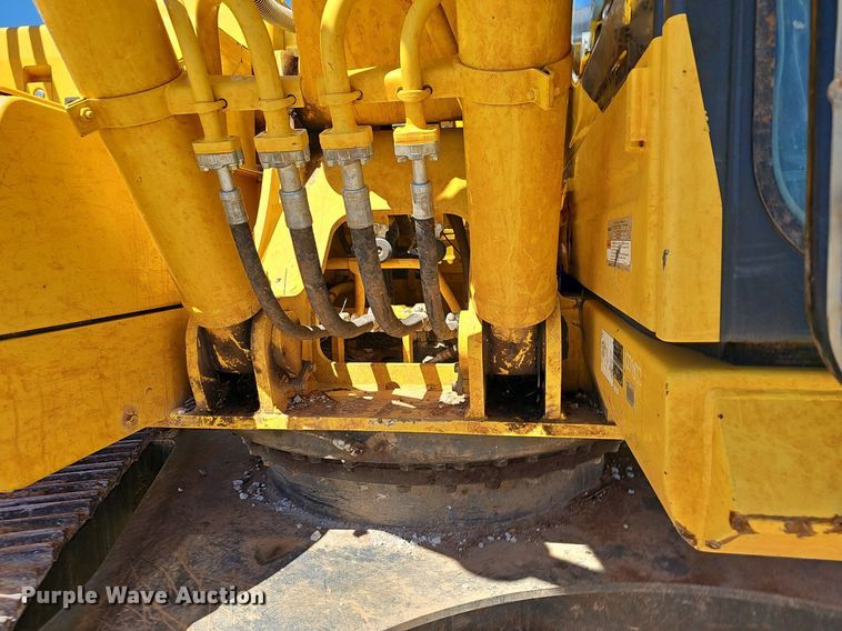 image for item EJ6258 2019 Komatsu  PC240LC-11 excavator