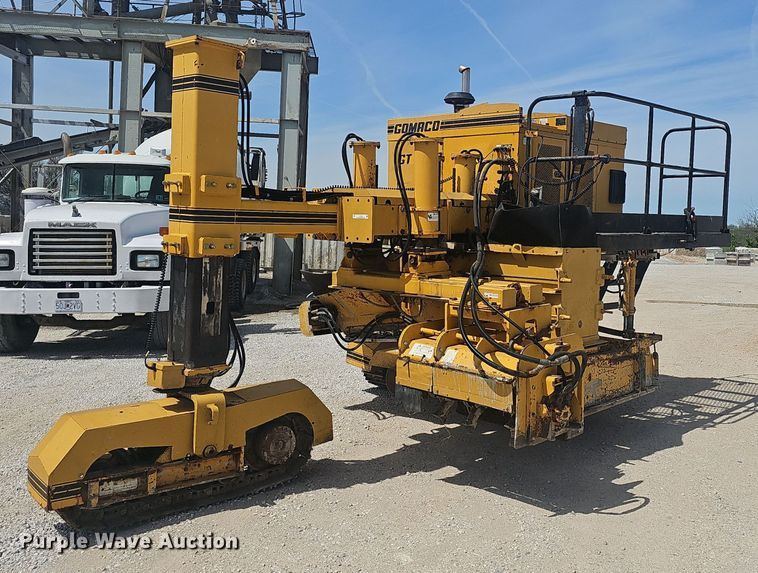 image for item EJ6260 1999 Gomaco  GT3200 curb machine