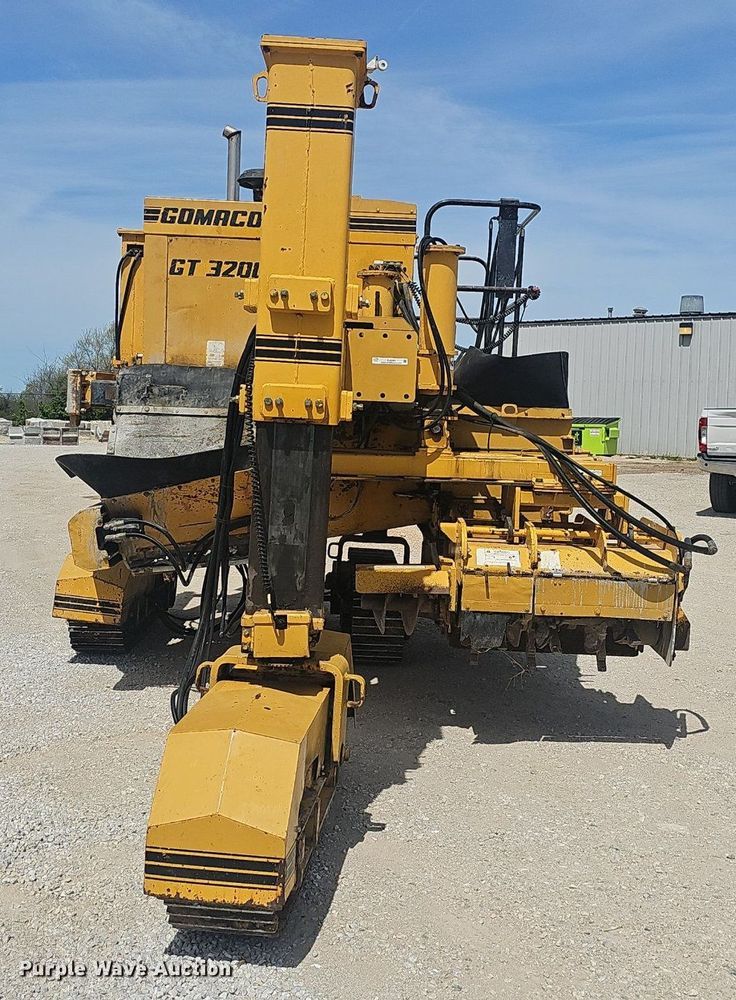 image for item EJ6260 1999 Gomaco  GT3200 curb machine