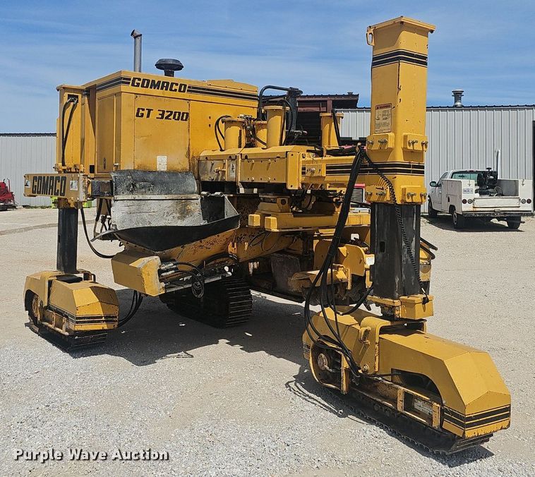 image for item EJ6260 1999 Gomaco  GT3200 curb machine