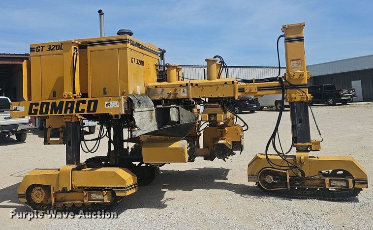 image for item EJ6260 1999 Gomaco  GT3200 curb machine