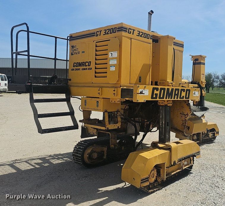 image for item EJ6260 1999 Gomaco  GT3200 curb machine