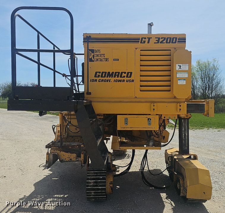 image for item EJ6260 1999 Gomaco  GT3200 curb machine