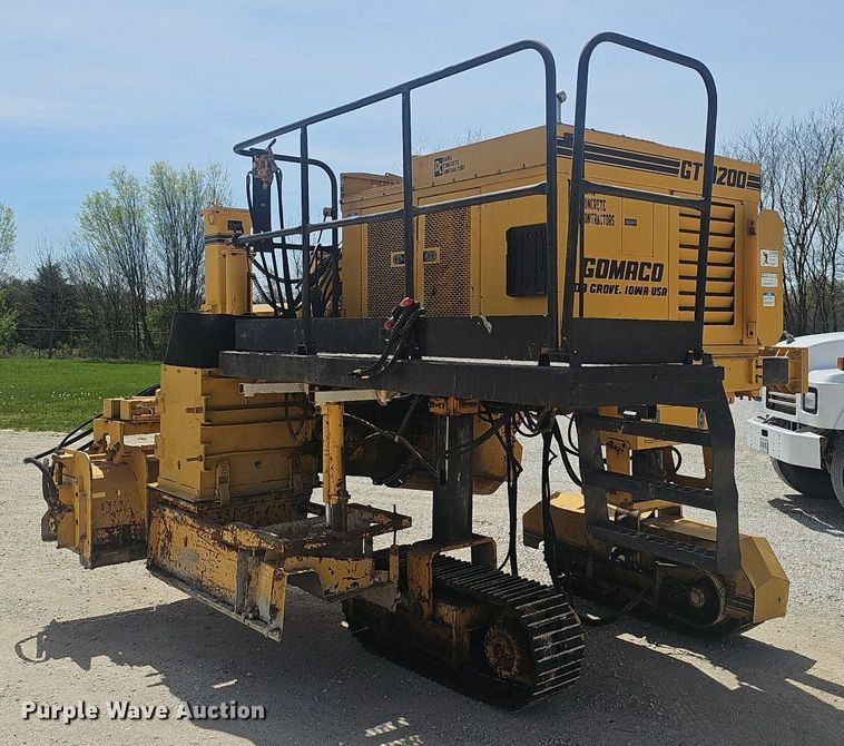 image for item EJ6260 1999 Gomaco  GT3200 curb machine