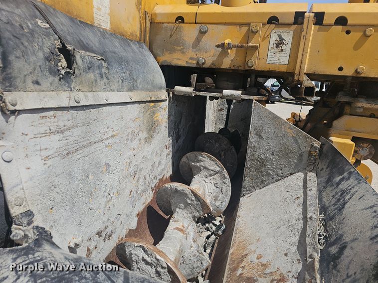 image for item EJ6260 1999 Gomaco  GT3200 curb machine