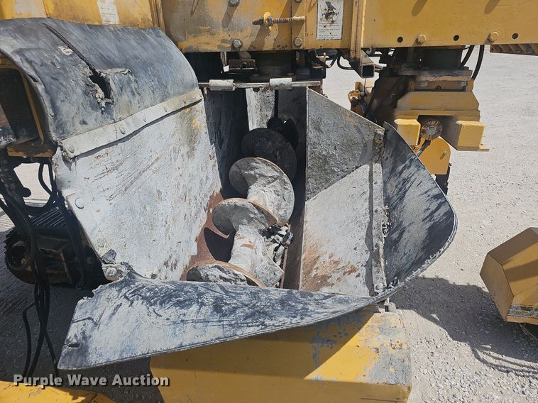 image for item EJ6260 1999 Gomaco  GT3200 curb machine