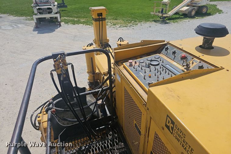 image for item EJ6260 1999 Gomaco  GT3200 curb machine