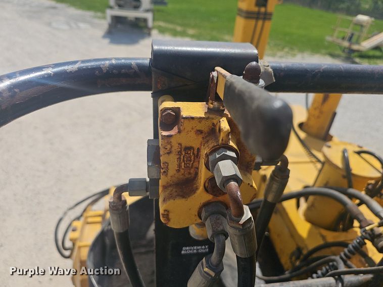 image for item EJ6260 1999 Gomaco  GT3200 curb machine