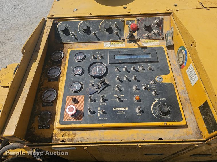 image for item EJ6260 1999 Gomaco  GT3200 curb machine