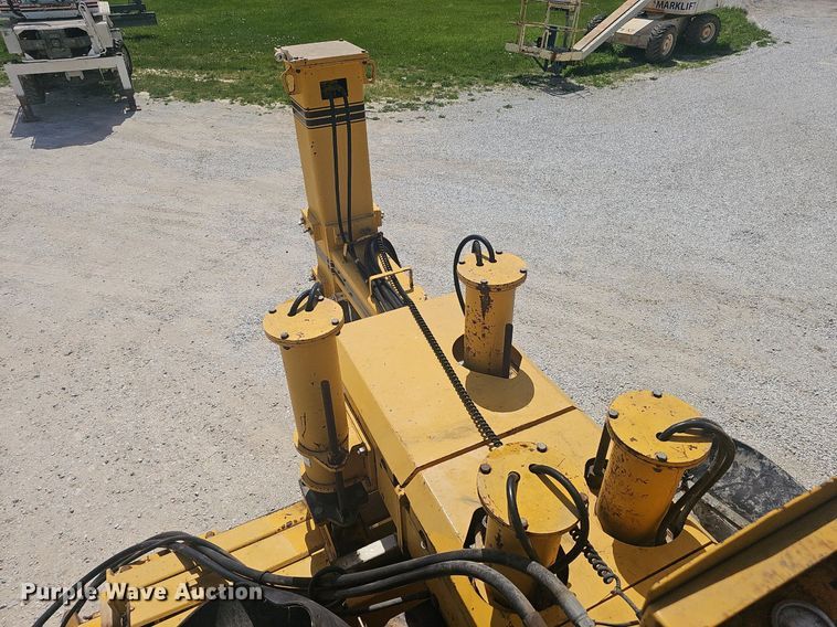 image for item EJ6260 1999 Gomaco  GT3200 curb machine