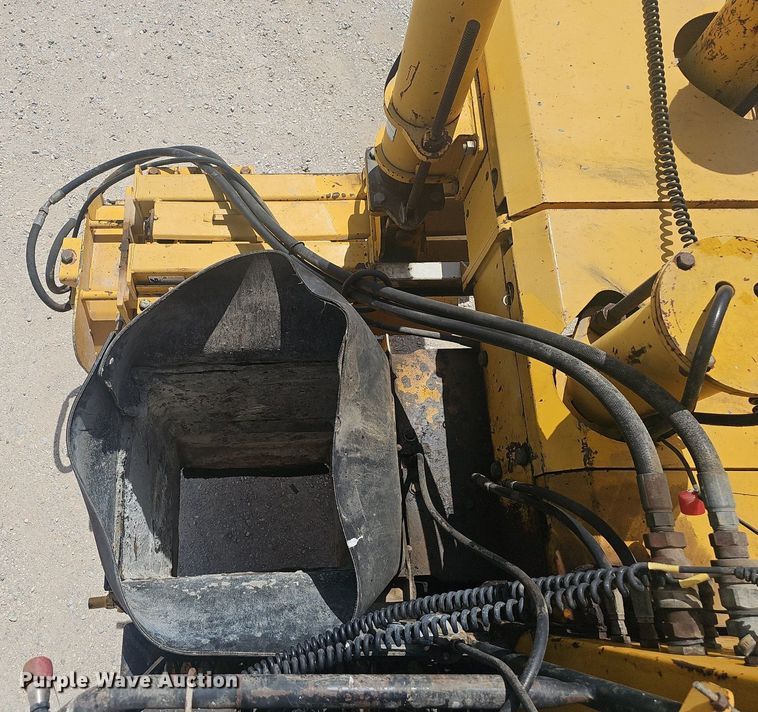 image for item EJ6260 1999 Gomaco  GT3200 curb machine