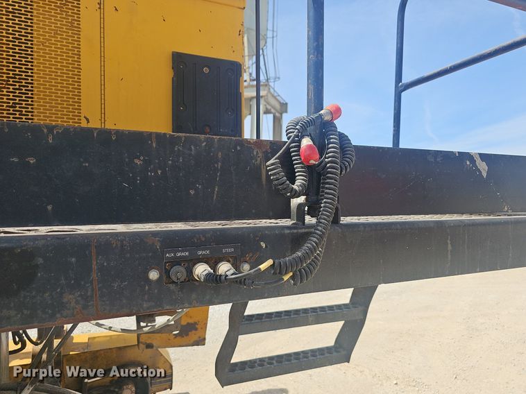 image for item EJ6260 1999 Gomaco  GT3200 curb machine