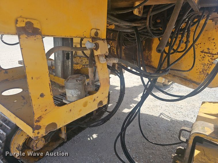 image for item EJ6260 1999 Gomaco  GT3200 curb machine