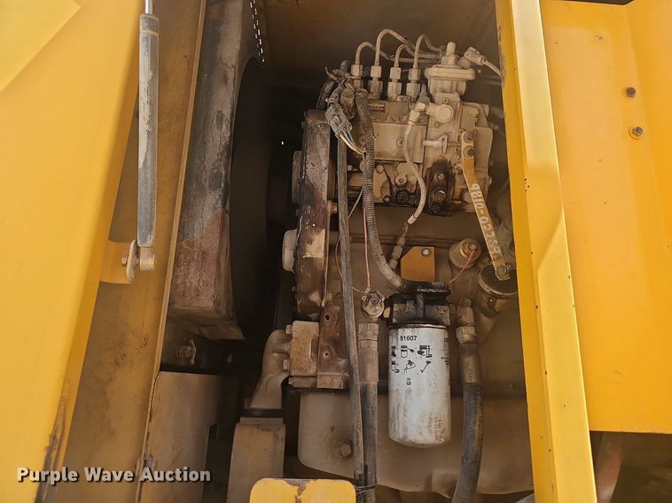 image for item EJ6260 1999 Gomaco  GT3200 curb machine