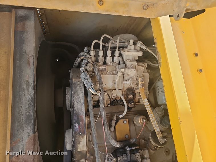 image for item EJ6260 1999 Gomaco  GT3200 curb machine