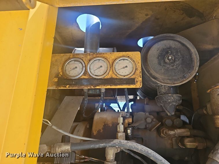 image for item EJ6260 1999 Gomaco  GT3200 curb machine