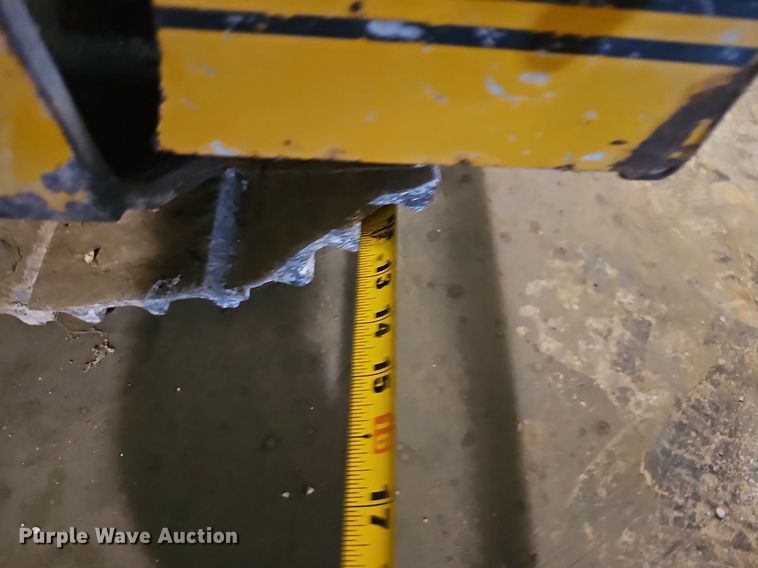 image for item EJ6260 1999 Gomaco  GT3200 curb machine