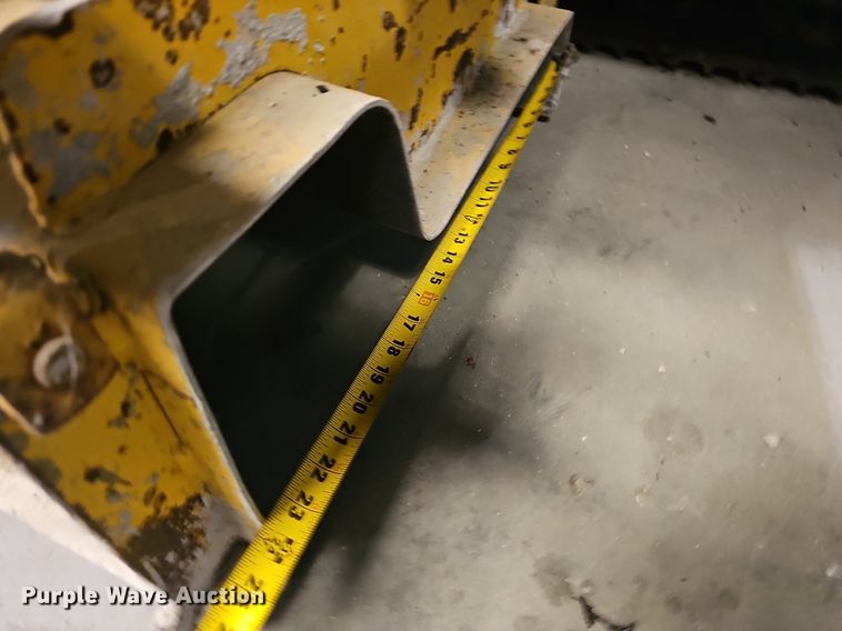 image for item EJ6260 1999 Gomaco  GT3200 curb machine