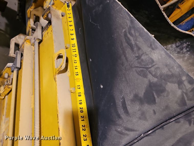 image for item EJ6260 1999 Gomaco  GT3200 curb machine