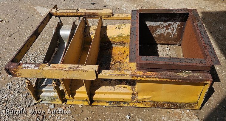 image for item EJ6260 1999 Gomaco  GT3200 curb machine