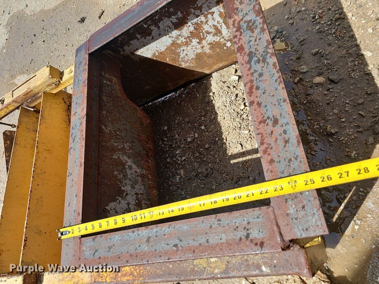 image for item EJ6260 1999 Gomaco  GT3200 curb machine