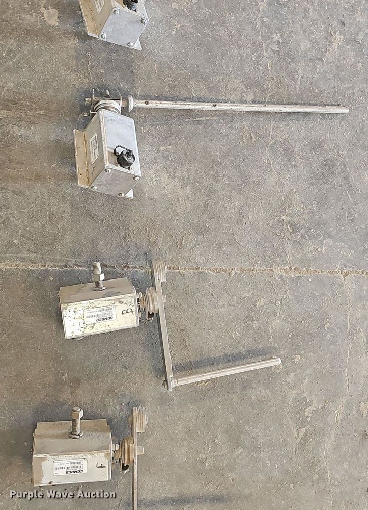 image for item EJ6260 1999 Gomaco  GT3200 curb machine