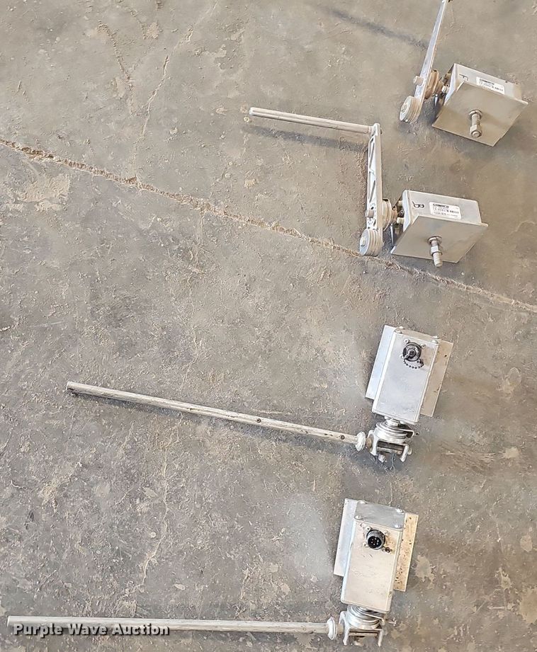 image for item EJ6260 1999 Gomaco  GT3200 curb machine