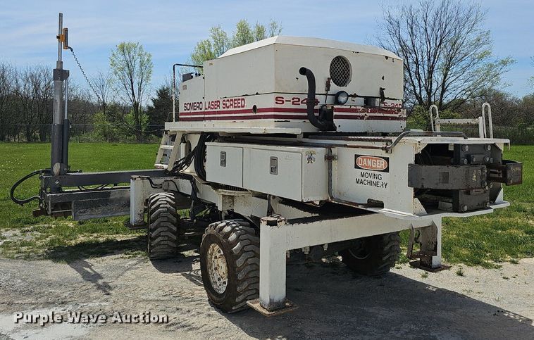 image for item EJ6261 1994 Somero S-240LS screed