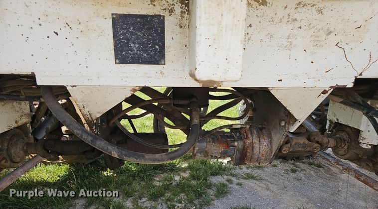 image for item EJ6261 1994 Somero S-240LS screed