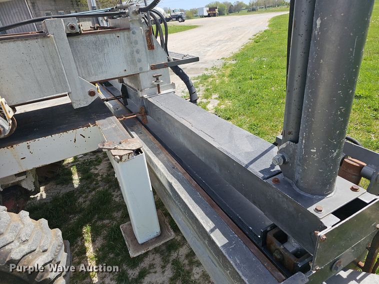 image for item EJ6261 1994 Somero S-240LS screed