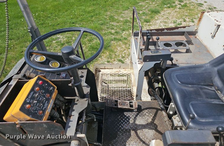 image for item EJ6261 1994 Somero S-240LS screed