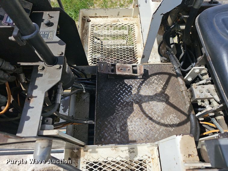 image for item EJ6261 1994 Somero S-240LS screed