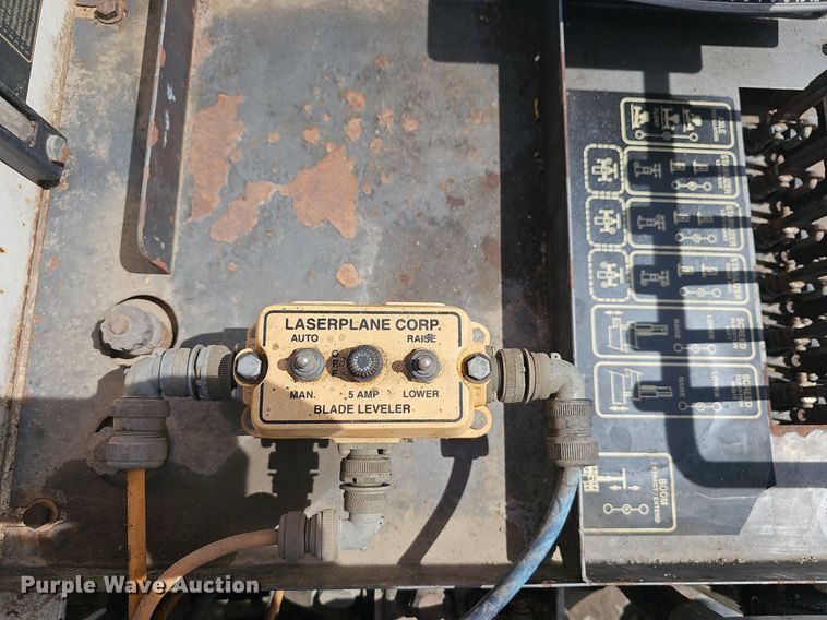 image for item EJ6261 1994 Somero S-240LS screed