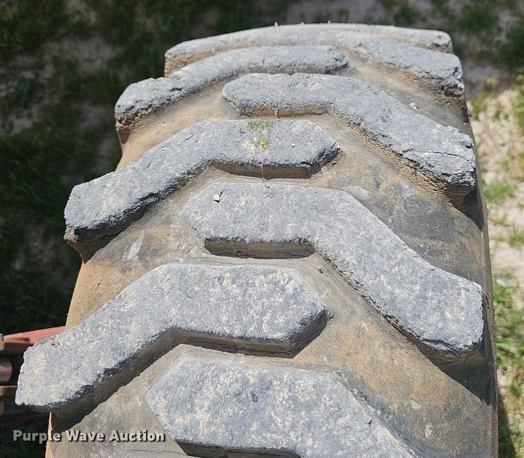 image for item EJ6261 1994 Somero S-240LS screed